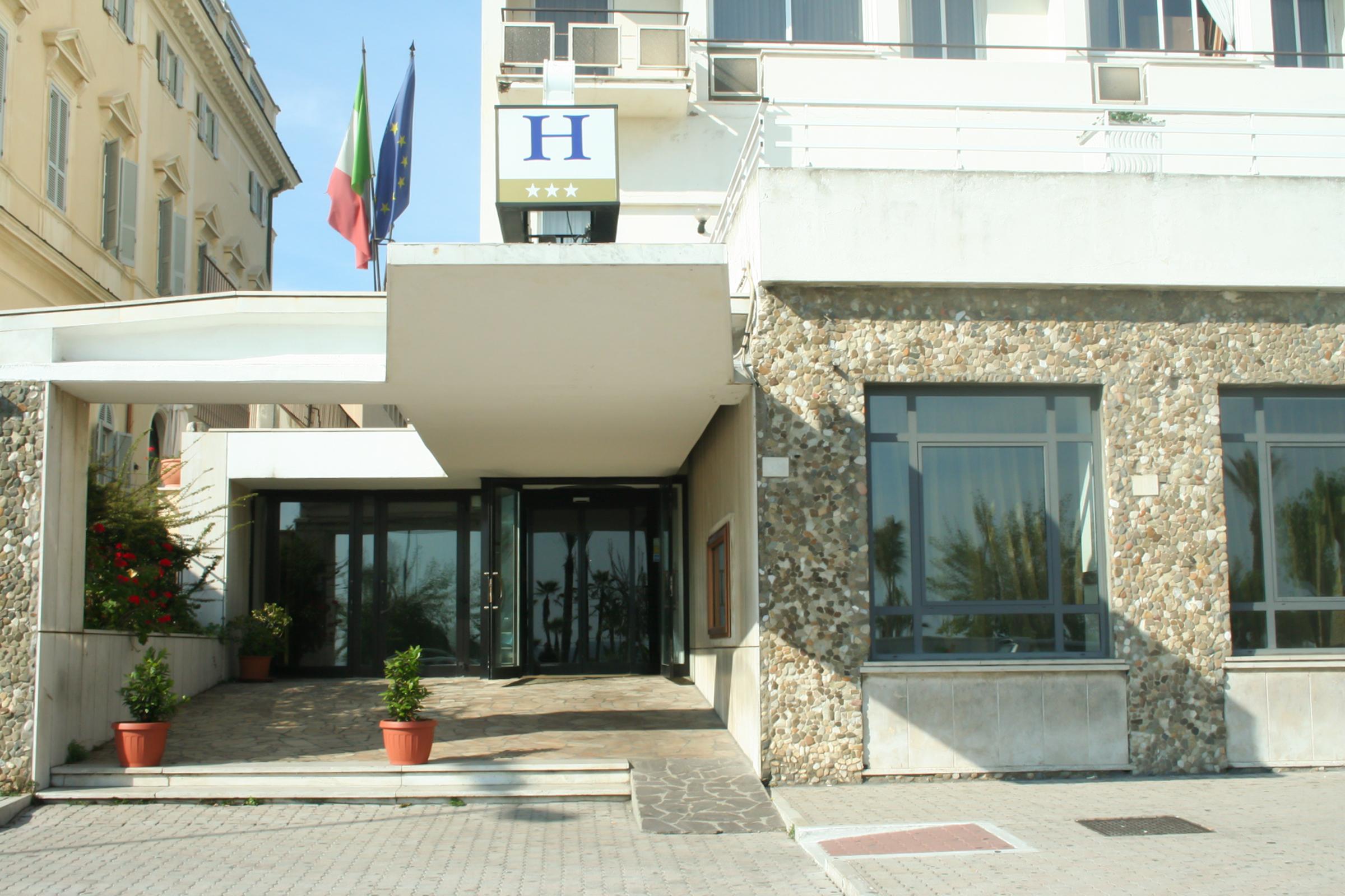 Hotel Mediterraneo Civitavecchia Exterior photo