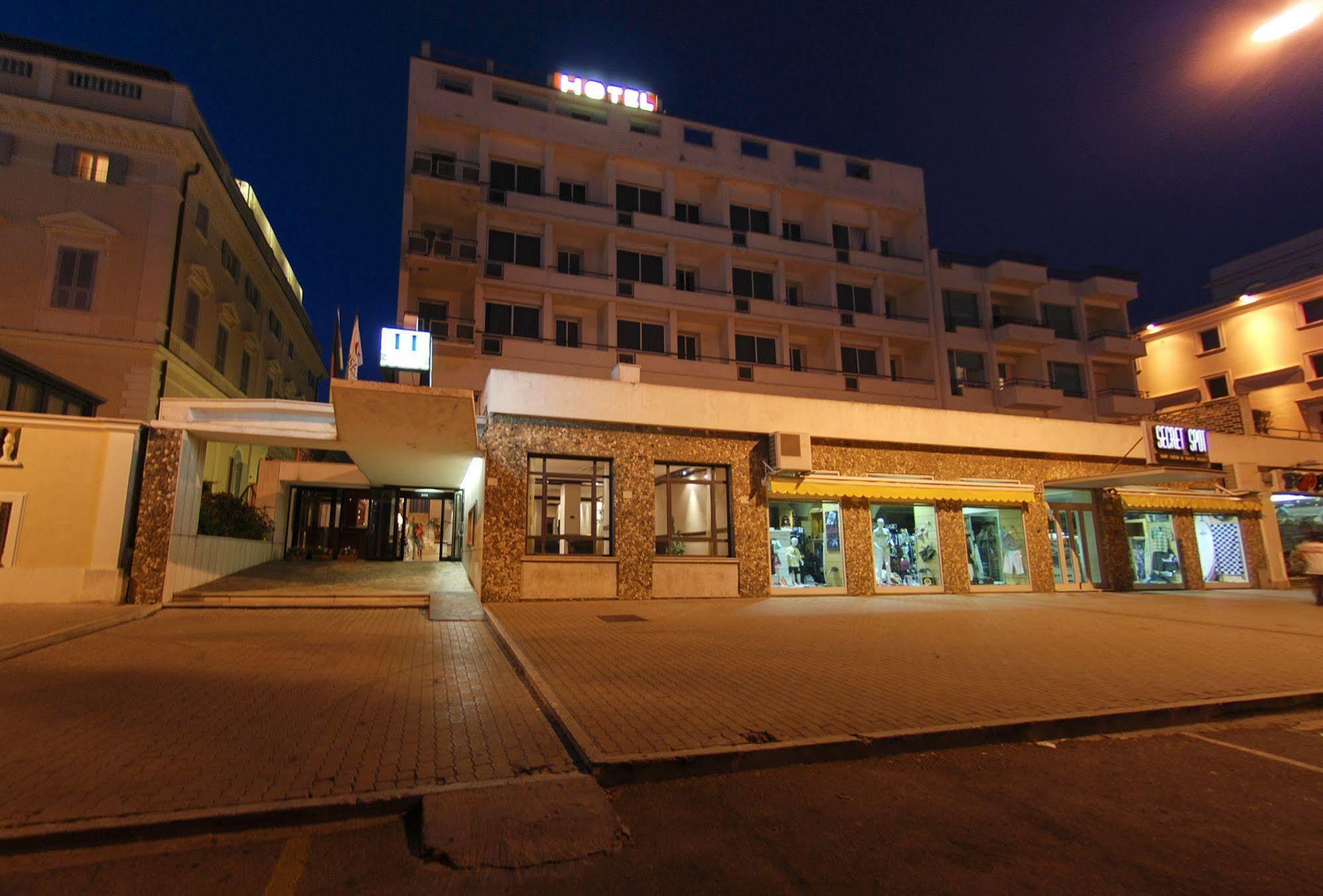 Hotel Mediterraneo Civitavecchia Exterior photo